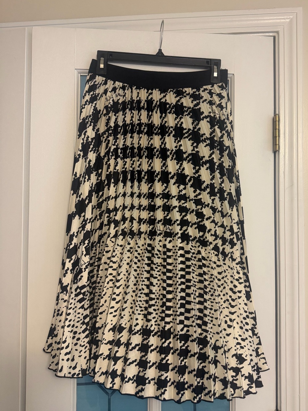 Pleated Black and Cream Houndstooth Midi Skirt